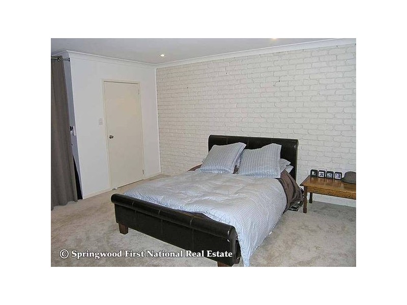 9 Willow Street, Woodridge QLD 4114