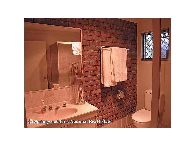 9 Willow Street, Woodridge QLD 4114