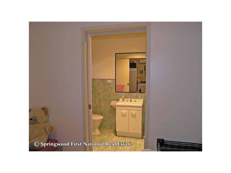 9 Willow Street, Woodridge QLD 4114