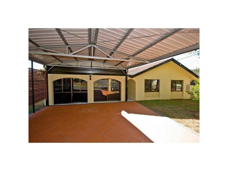 8 Belinda Crescent, Springwood QLD 4127