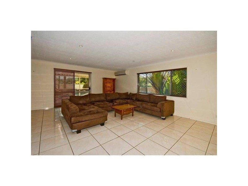 8 Belinda Crescent, Springwood QLD 4127