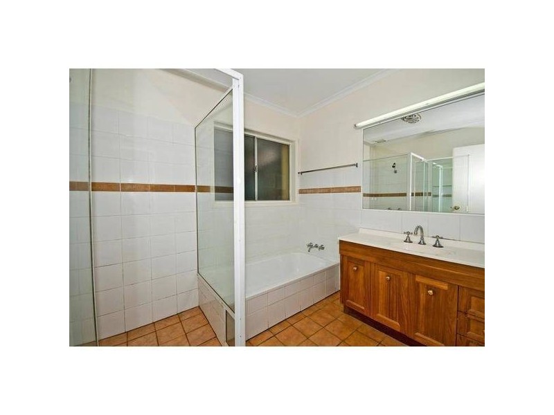8 Belinda Crescent, Springwood QLD 4127