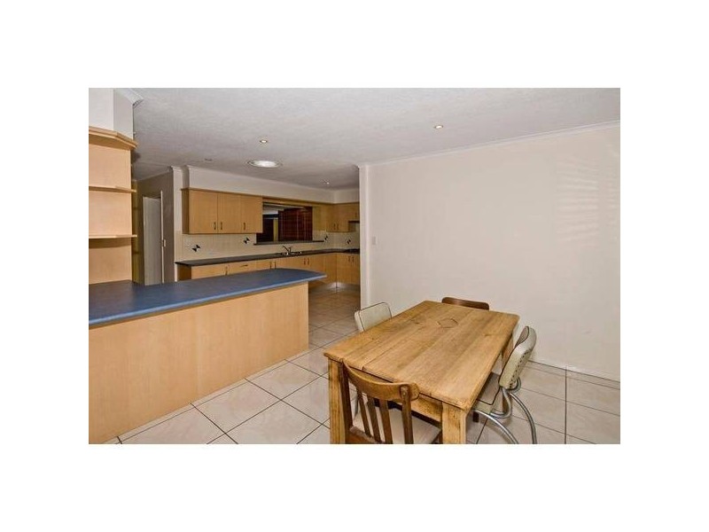 8 Belinda Crescent, Springwood QLD 4127