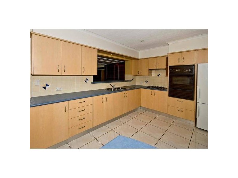 8 Belinda Crescent, Springwood QLD 4127