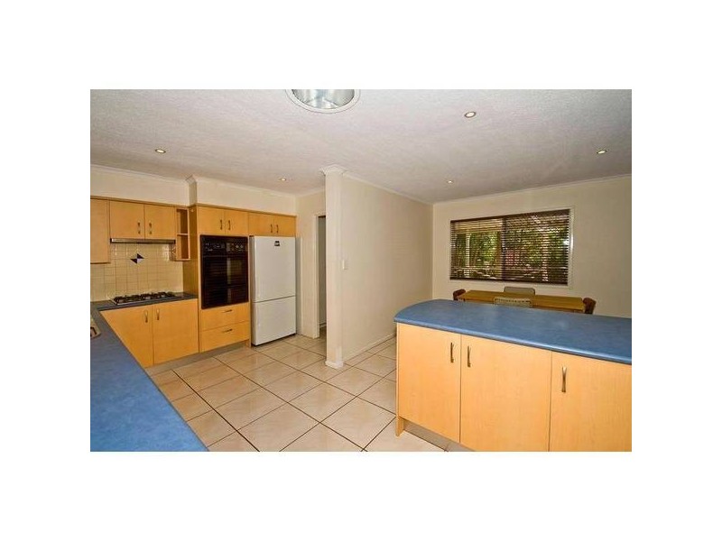 8 Belinda Crescent, Springwood QLD 4127