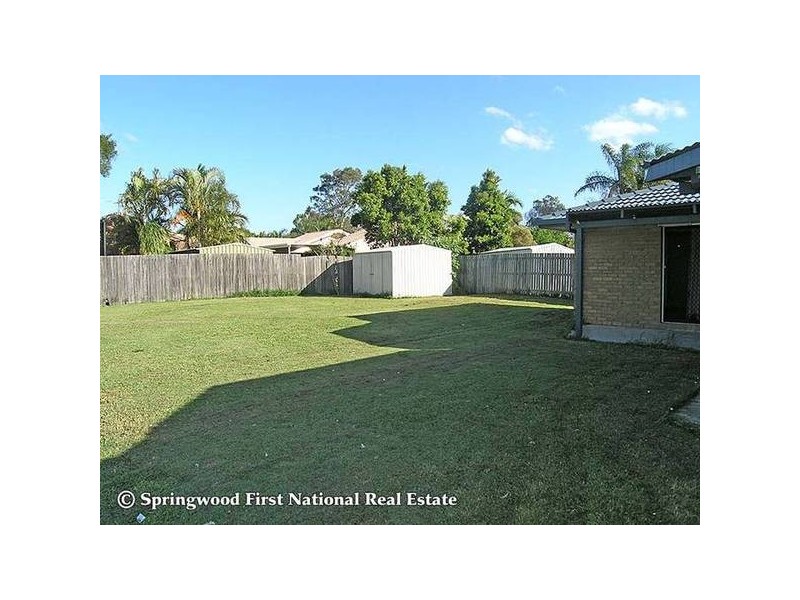 8 Callinar Court, Meadowbrook QLD 4131