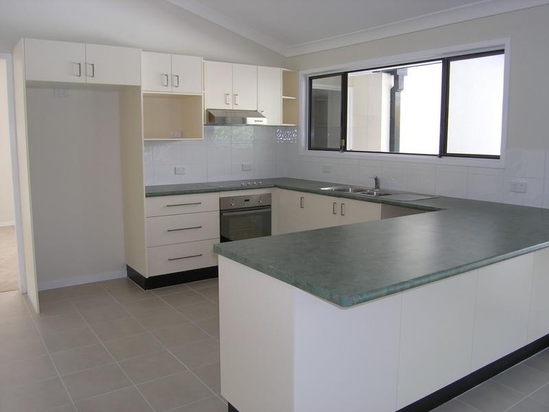 16 Collene Grove, Springwood QLD 4127