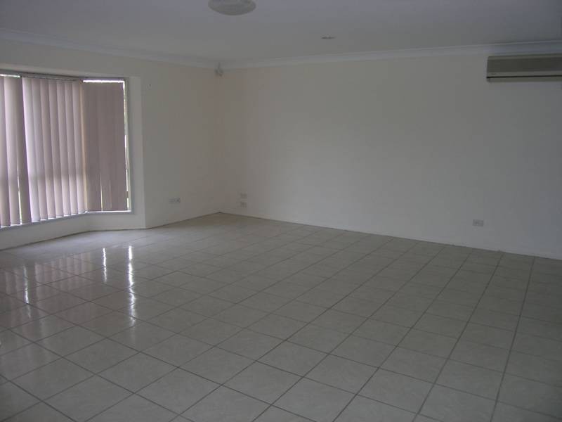 30 Yeates Crescent, Meadowbrook QLD 4131