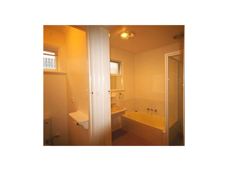 4/8 WOODS AVENUE, Mordialloc VIC 3195