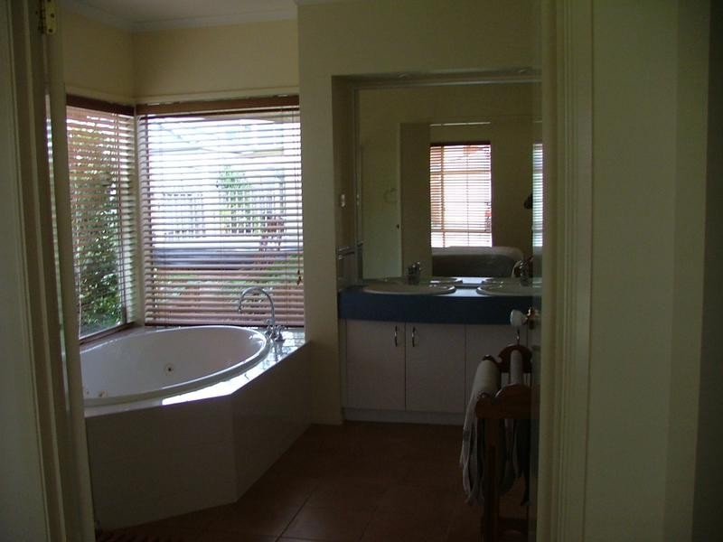 21 HALLMARK ROAD, Mordialloc VIC 3195