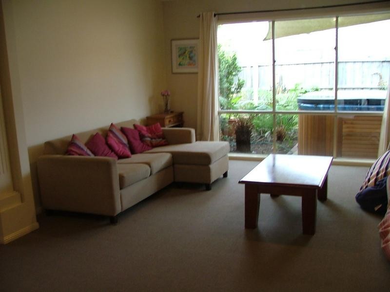 21 HALLMARK ROAD, Mordialloc VIC 3195