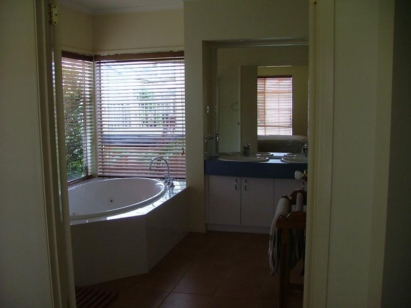 21 HALLMARK ROAD, Mordialloc VIC 3195