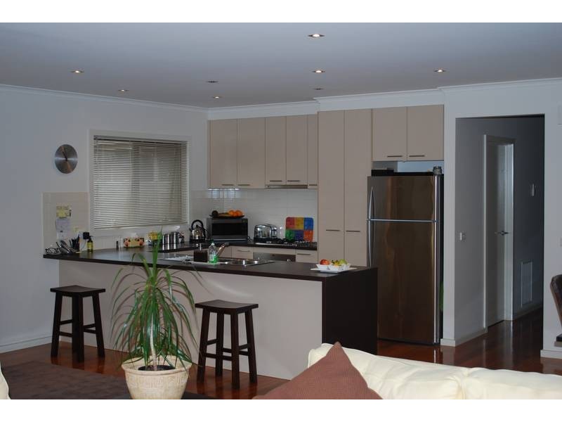 1/60 WARREN ROAD, Mordialloc VIC 3195