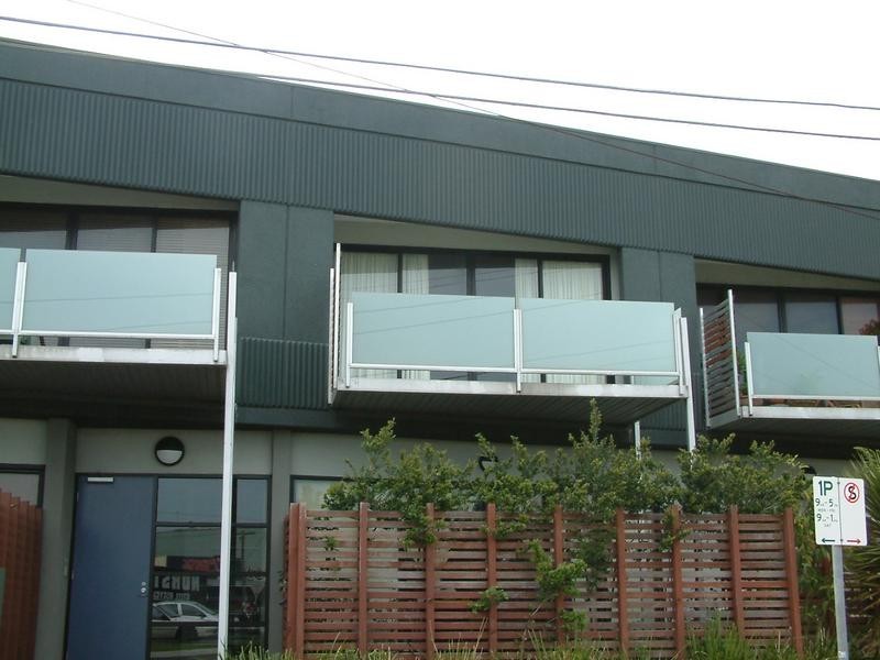 10/555 MAIN STREET, Mordialloc VIC 3195