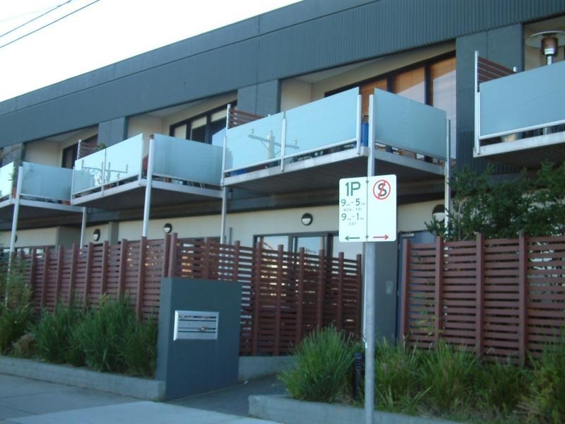 10/555 MAIN STREET, Mordialloc VIC 3195