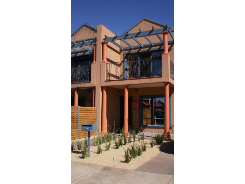 2/14 AVONDALE AVENUE, Chelsea VIC 3196