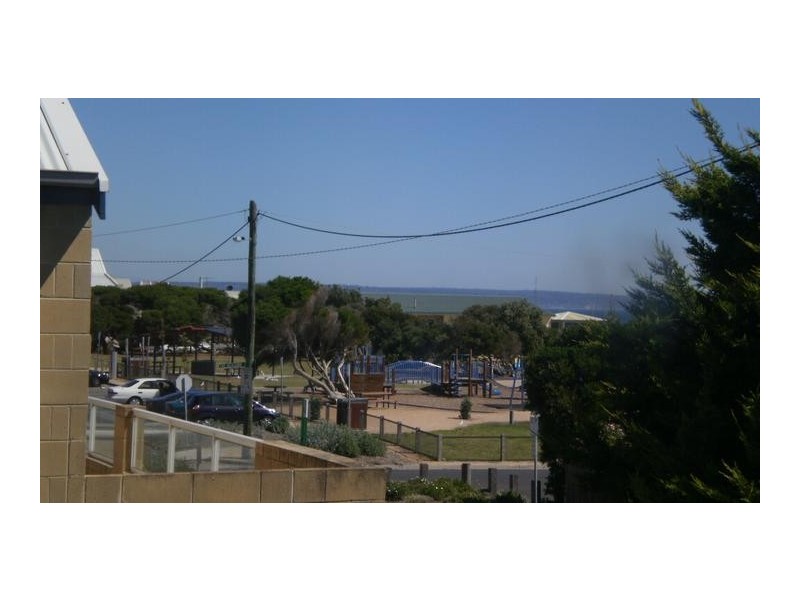 2/14 AVONDALE AVENUE, Chelsea VIC 3196