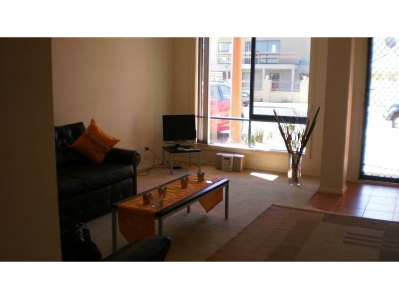 2/14 AVONDALE AVENUE, Chelsea VIC 3196