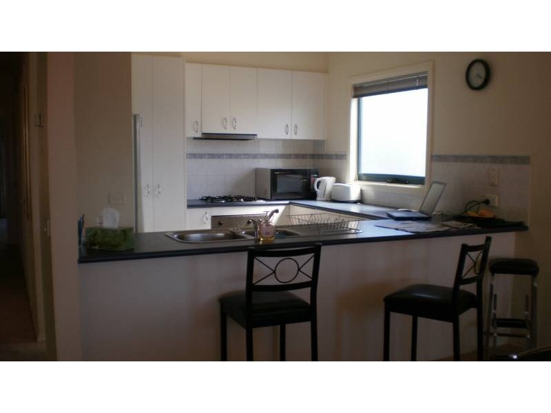 2/14 AVONDALE AVENUE, Chelsea VIC 3196