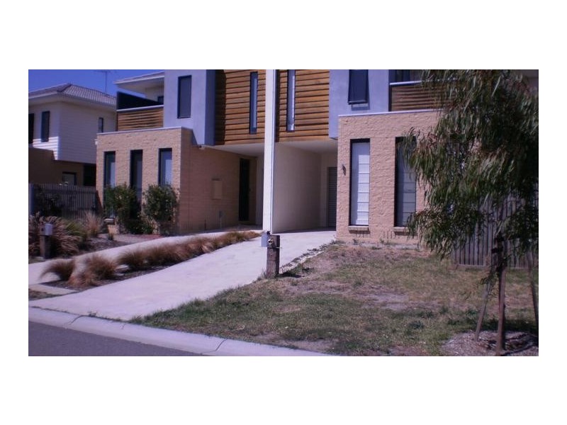 8 HUTCHINS CLOSE, Mordialloc VIC 3195