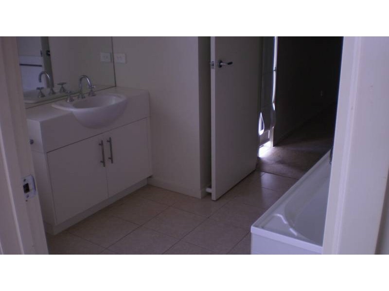 8 HUTCHINS CLOSE, Mordialloc VIC 3195