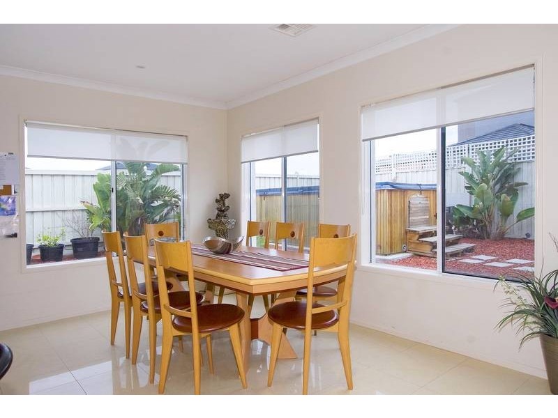 5 LAKE KING CIRCLE, Waterways VIC 3195