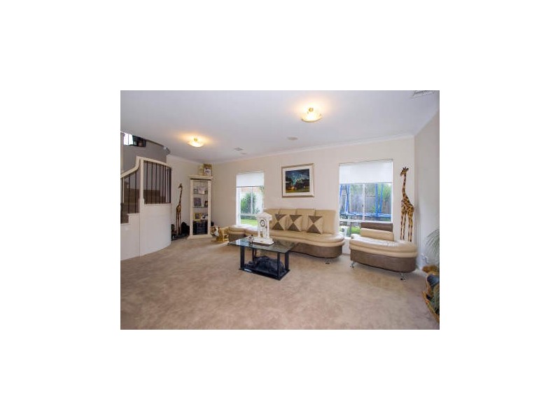 5 LAKE KING CIRCLE, Waterways VIC 3195