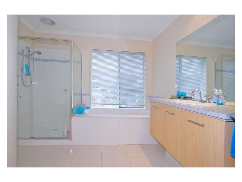 5 LAKE KING CIRCLE, Waterways VIC 3195