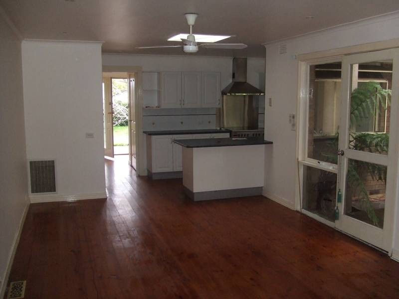 8 JINDALEE COURT, Frankston VIC 3199