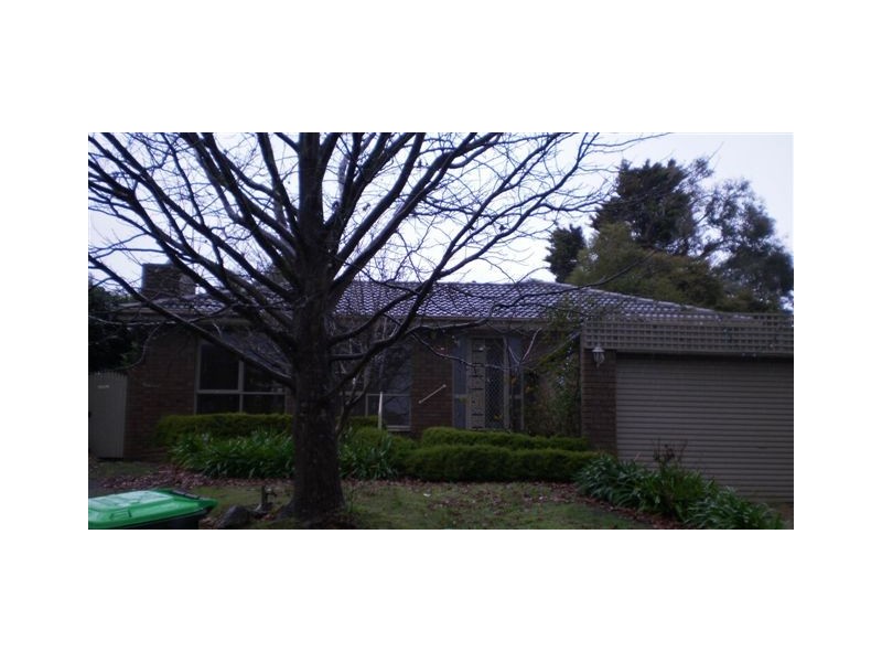 8 JINDALEE COURT, Frankston VIC 3199