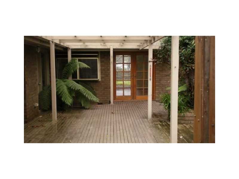 8 JINDALEE COURT, Frankston VIC 3199