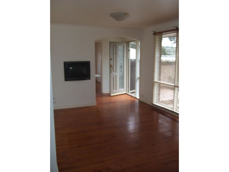 8 JINDALEE COURT, Frankston VIC 3199