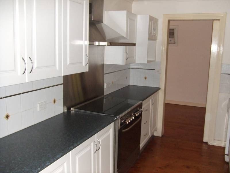 8 JINDALEE COURT, Frankston VIC 3199