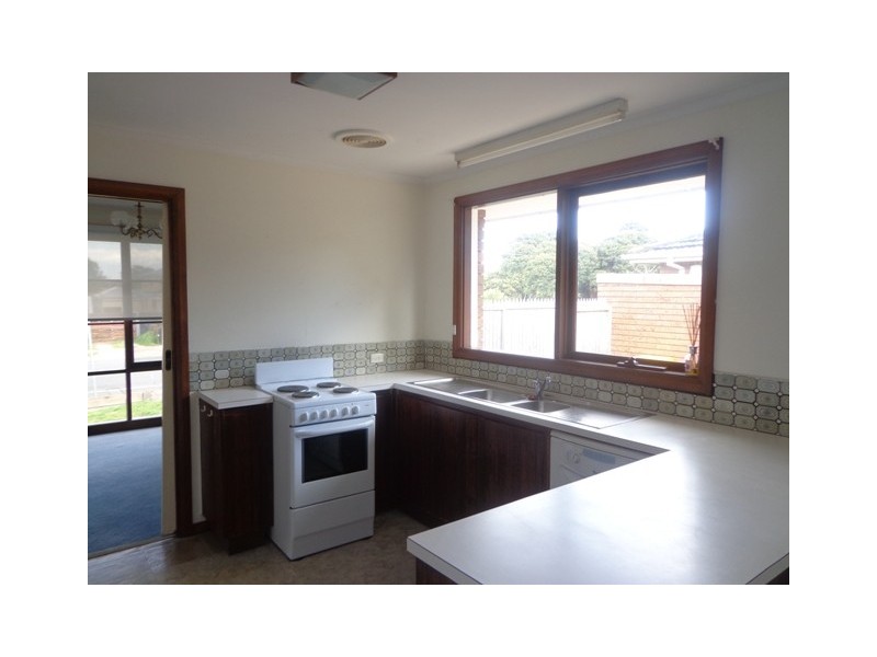 9 CHUTE STREET, Mordialloc VIC 3195