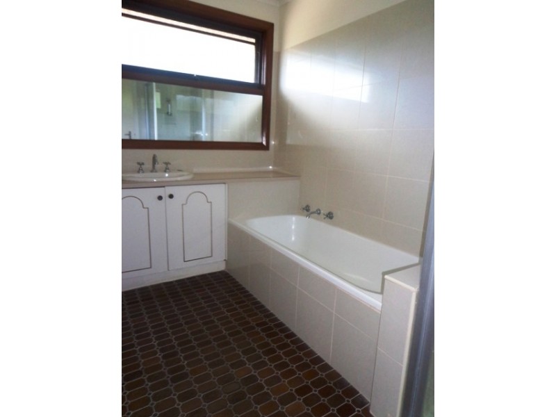 9 CHUTE STREET, Mordialloc VIC 3195