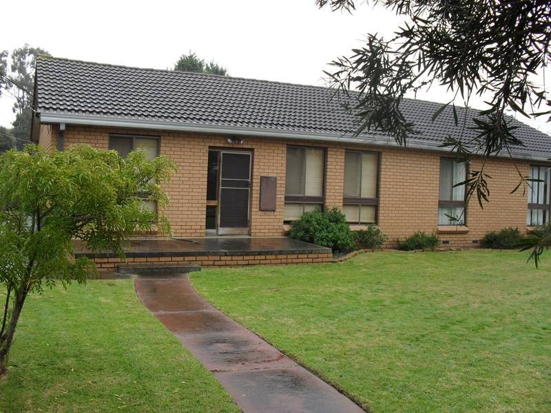 1 WARATAH AVENUE, Mordialloc VIC 3195