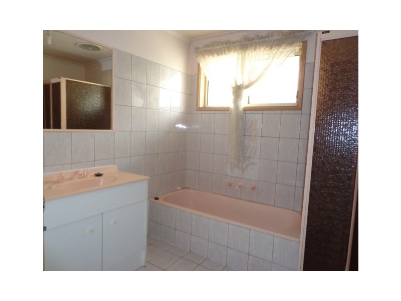 16 WARREN ROAD, Mordialloc VIC 3195