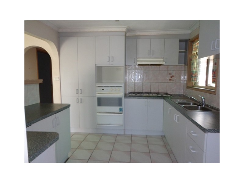 16 WARREN ROAD, Mordialloc VIC 3195