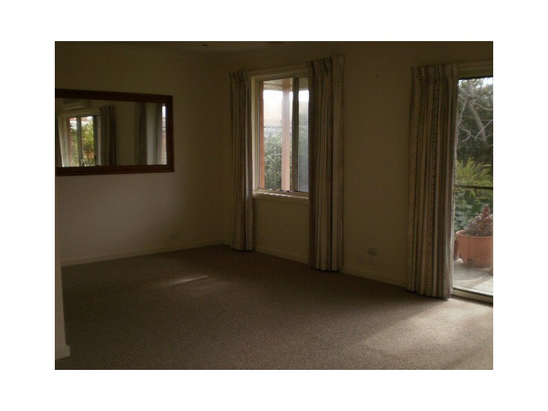 9 LAWRENCE AVENUE, Aspendale VIC 3195