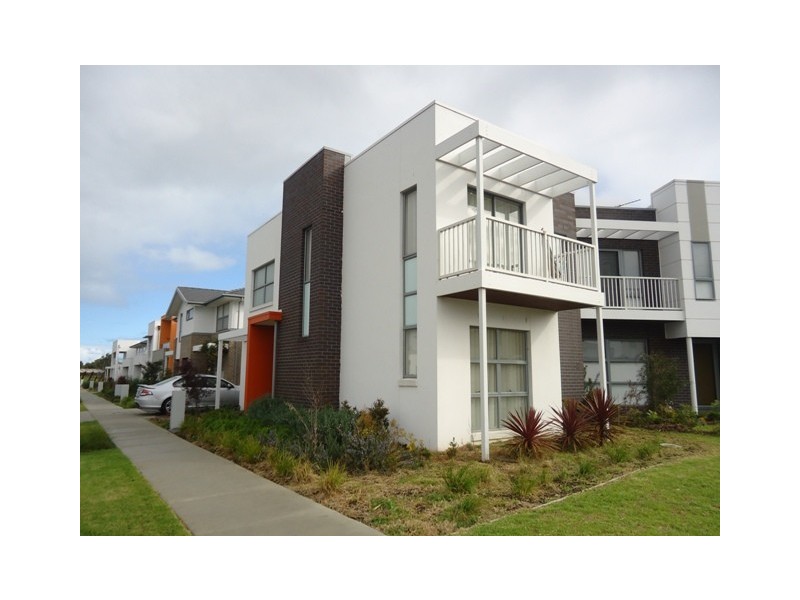 13 JUBILEE BOULEVARD, Waterways VIC 3195