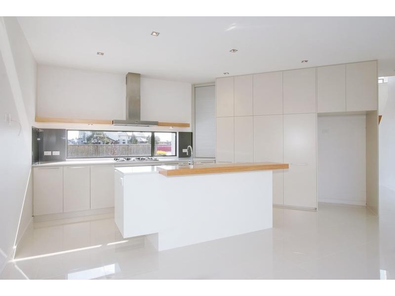 2 JUBILEE BLVD, Waterways VIC 3195