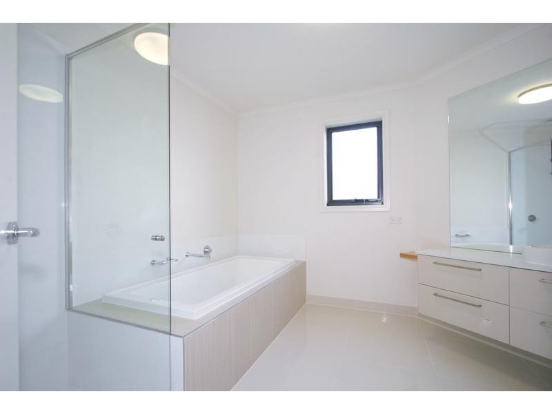 2 JUBILEE BLVD, Waterways VIC 3195