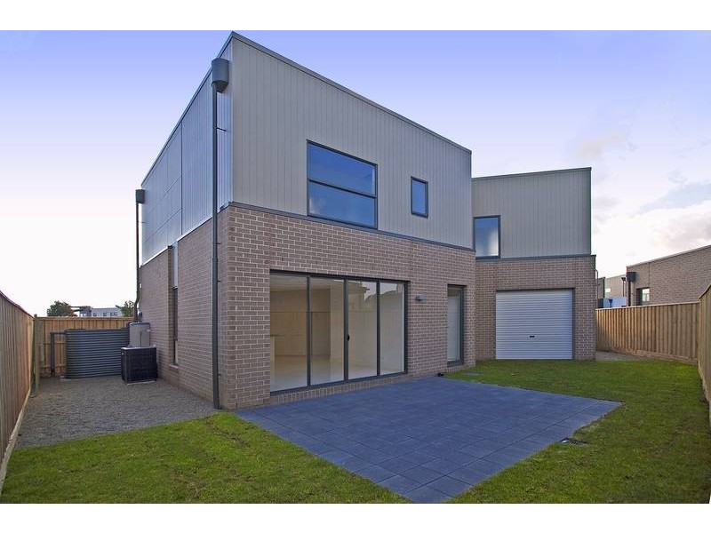 2 JUBILEE BLVD, Waterways VIC 3195