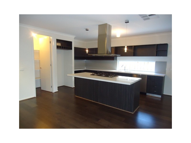 9 LORIKEET LANE, Waterways VIC 3195