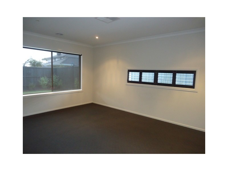 9 LORIKEET LANE, Waterways VIC 3195