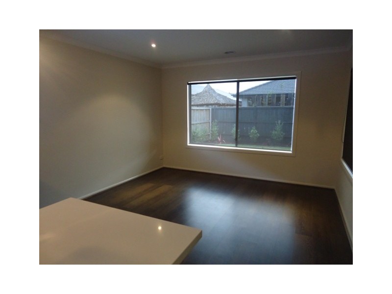 9 LORIKEET LANE, Waterways VIC 3195