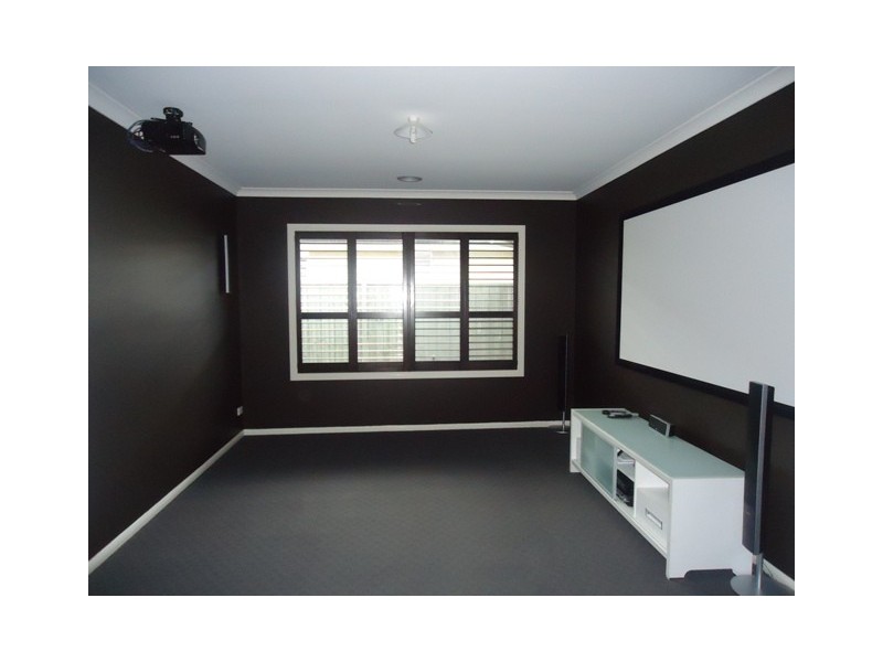 9 LORIKEET LANE, Waterways VIC 3195