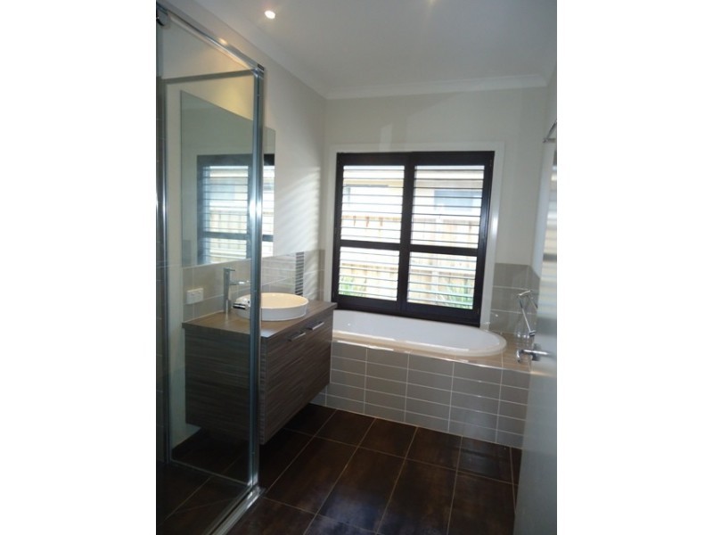 9 LORIKEET LANE, Waterways VIC 3195