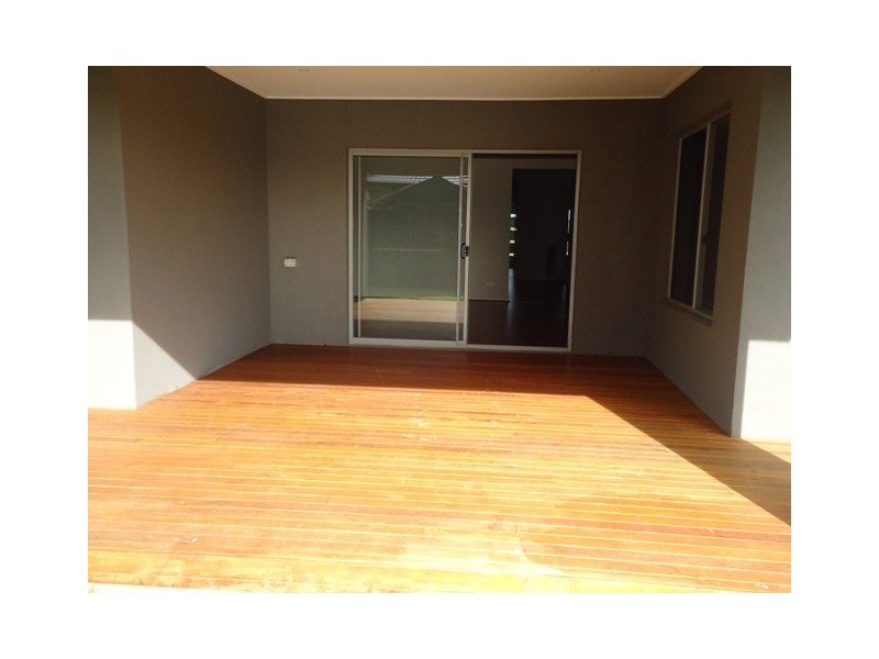 9 LORIKEET LANE, Waterways VIC 3195