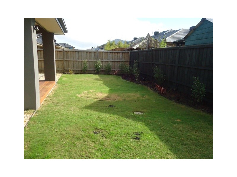 9 LORIKEET LANE, Waterways VIC 3195